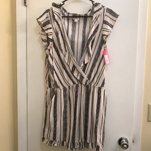 Xhilaration Target  Ivory Romper Size XL
